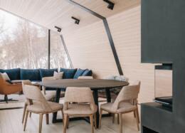 Polar Life Haus, ljust vardagsrum i ett hybridhus