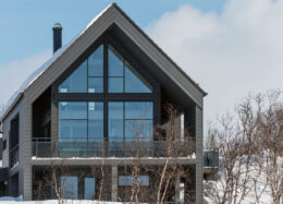 Villa Kilpisjärvi, ett modernt hus med sadeltak